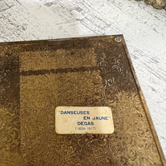 VINTAGE SILK “DANSEUSES EN JAUNE”DEGAS -BRASS VANITY BOX - Picture 6 of 9